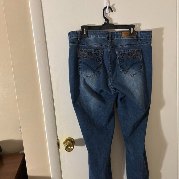 Suzanne Betro Jeans Size 18 Zip up fly - Picture 2 of 6